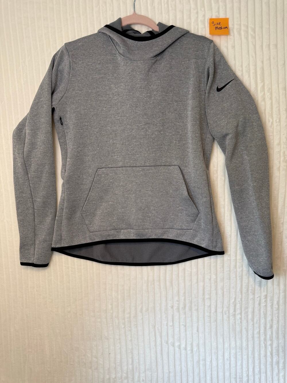 Women’s Nike dri fit fleece pullover size medium